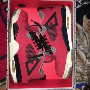 Jordan 4 Toro bravos, size 10.5